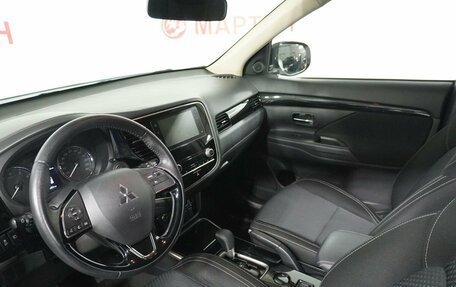 Mitsubishi Outlander III рестайлинг 3, 2020 год, 1 919 000 рублей, 10 фотография