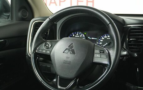 Mitsubishi Outlander III рестайлинг 3, 2020 год, 1 919 000 рублей, 18 фотография