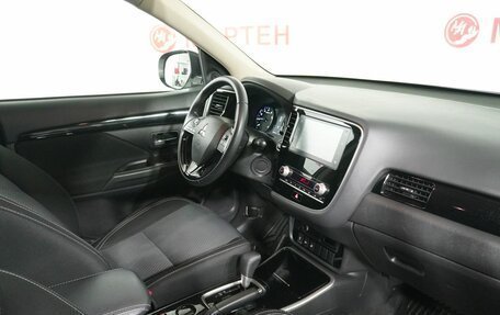 Mitsubishi Outlander III рестайлинг 3, 2020 год, 1 919 000 рублей, 11 фотография