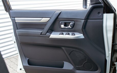 Mitsubishi Pajero IV, 2015 год, 2 125 000 рублей, 12 фотография