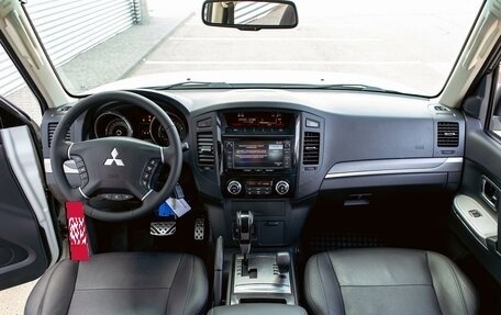 Mitsubishi Pajero IV, 2015 год, 2 125 000 рублей, 16 фотография
