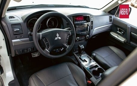 Mitsubishi Pajero IV, 2015 год, 2 125 000 рублей, 13 фотография