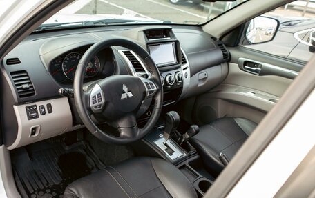 Mitsubishi Pajero Sport II рестайлинг, 2015 год, 1 565 000 рублей, 13 фотография