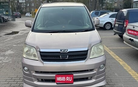 Toyota Noah III, 2002 год, 750 000 рублей, 1 фотография