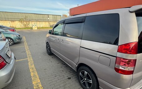 Toyota Noah III, 2002 год, 750 000 рублей, 5 фотография