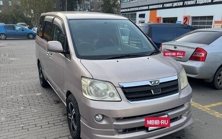 Toyota Noah III, 2002 год, 750 000 рублей, 2 фотография