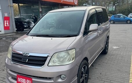 Toyota Noah III, 2002 год, 750 000 рублей, 6 фотография