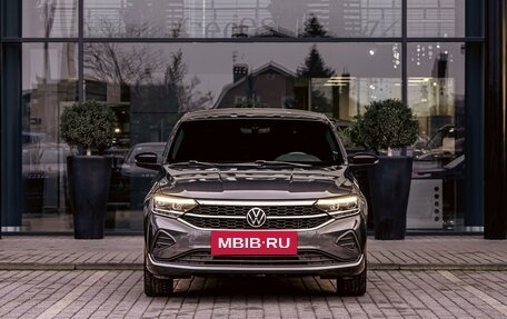 Volkswagen Polo VI (EU Market), 2021 год, 1 365 000 рублей, 2 фотография