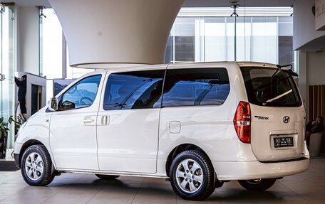 Hyundai Grand Starex Grand Starex I рестайлинг 2, 2015 год, 1 975 000 рублей, 4 фотография