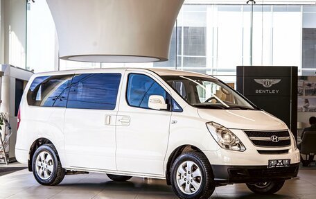 Hyundai Grand Starex Grand Starex I рестайлинг 2, 2015 год, 1 975 000 рублей, 3 фотография