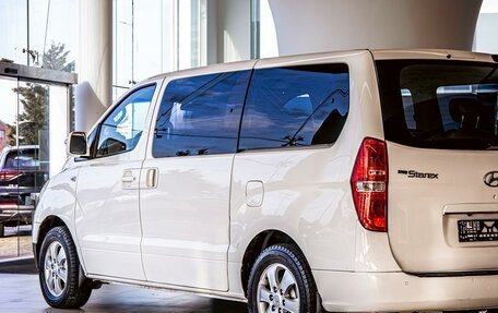 Hyundai Grand Starex Grand Starex I рестайлинг 2, 2015 год, 1 975 000 рублей, 8 фотография