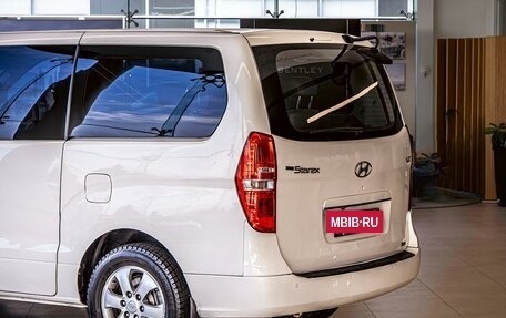 Hyundai Grand Starex Grand Starex I рестайлинг 2, 2015 год, 1 975 000 рублей, 10 фотография