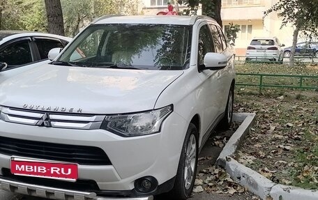Mitsubishi Outlander III рестайлинг 3, 2013 год, 1 100 000 рублей, 2 фотография