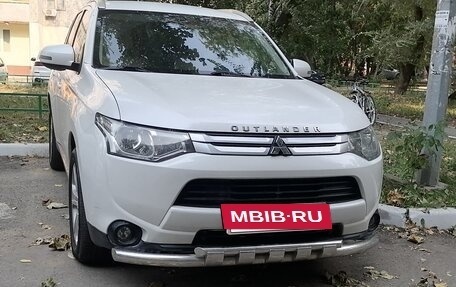 Mitsubishi Outlander III рестайлинг 3, 2013 год, 1 100 000 рублей, 3 фотография