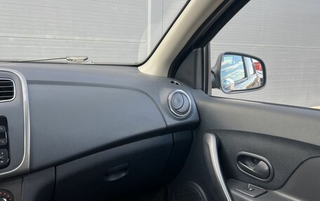 Renault Logan II, 2017 год, 760 000 рублей, 17 фотография