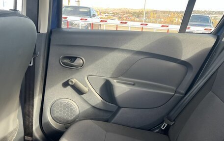 Renault Logan II, 2017 год, 760 000 рублей, 19 фотография