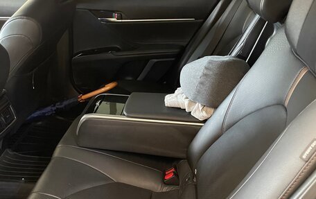 Toyota Camry, 2018 год, 2 300 000 рублей, 6 фотография