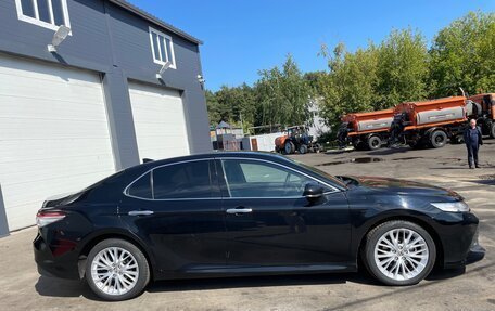 Toyota Camry, 2018 год, 2 300 000 рублей, 2 фотография