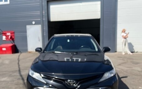 Toyota Camry, 2018 год, 2 300 000 рублей, 4 фотография