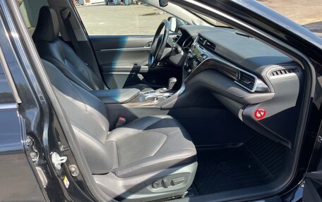 Toyota Camry, 2018 год, 2 300 000 рублей, 7 фотография
