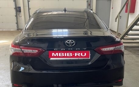 Toyota Camry, 2018 год, 2 300 000 рублей, 9 фотография