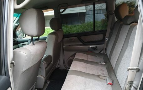 Toyota Land Cruiser 100 рестайлинг 2, 2005 год, 1 950 000 рублей, 2 фотография
