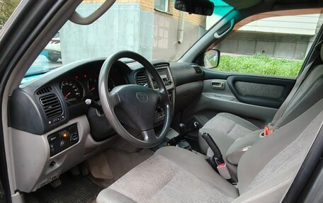 Toyota Land Cruiser 100 рестайлинг 2, 2005 год, 1 950 000 рублей, 4 фотография