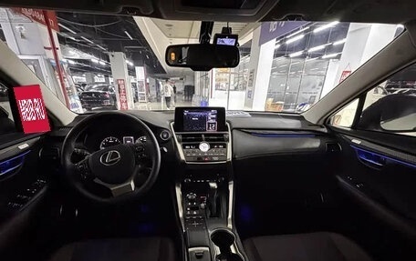 Lexus NX I, 2021 год, 2 400 000 рублей, 10 фотография