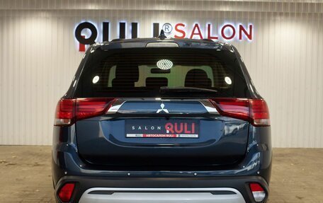Mitsubishi Outlander III рестайлинг 3, 2019 год, 2 295 000 рублей, 9 фотография