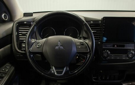 Mitsubishi Outlander III рестайлинг 3, 2019 год, 2 295 000 рублей, 20 фотография