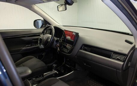 Mitsubishi Outlander III рестайлинг 3, 2019 год, 2 295 000 рублей, 18 фотография
