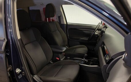 Mitsubishi Outlander III рестайлинг 3, 2019 год, 2 295 000 рублей, 29 фотография