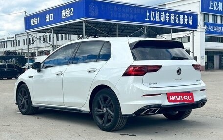 Volkswagen Golf VIII, 2023 год, 1 850 001 рублей, 6 фотография