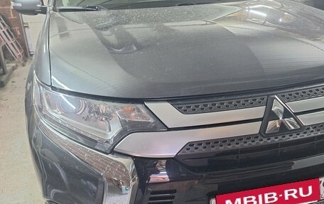 Mitsubishi Outlander III рестайлинг 3, 2020 год, 2 380 000 рублей, 7 фотография
