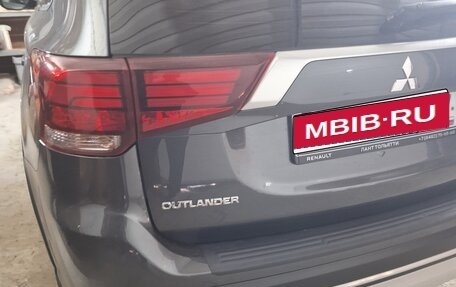 Mitsubishi Outlander III рестайлинг 3, 2020 год, 2 380 000 рублей, 5 фотография