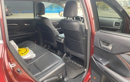 Toyota Highlander III, 2014 год, 3 050 000 рублей, 3 фотография