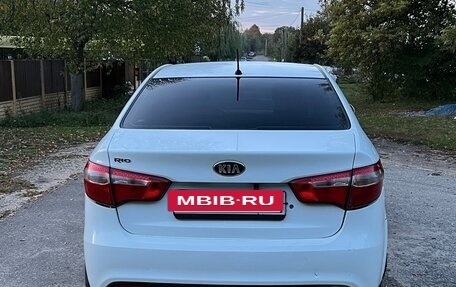 KIA Rio III рестайлинг, 2014 год, 550 000 рублей, 2 фотография