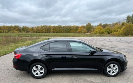 Skoda Superb III рестайлинг, 2018 год, 1 810 000 рублей, 4 фотография
