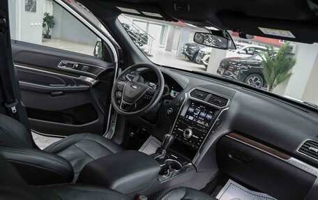 Ford Explorer VI, 2018 год, 2 590 000 рублей, 5 фотография
