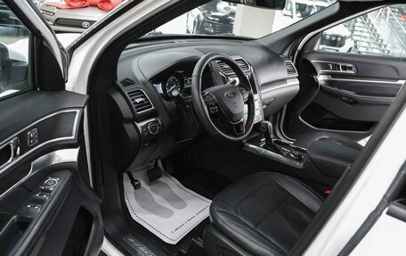 Ford Explorer VI, 2018 год, 2 590 000 рублей, 11 фотография