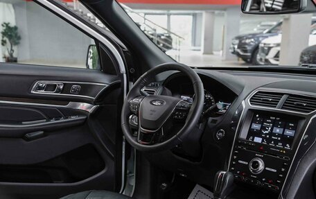 Ford Explorer VI, 2018 год, 2 590 000 рублей, 13 фотография