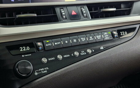 Lexus ES VII, 2020 год, 3 300 000 рублей, 26 фотография