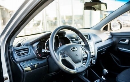 KIA Rio III рестайлинг, 2016 год, 985 000 рублей, 20 фотография