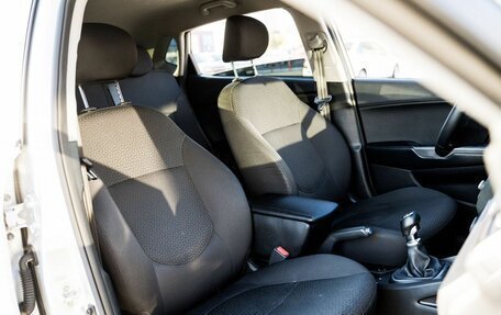 KIA Rio III рестайлинг, 2016 год, 985 000 рублей, 24 фотография