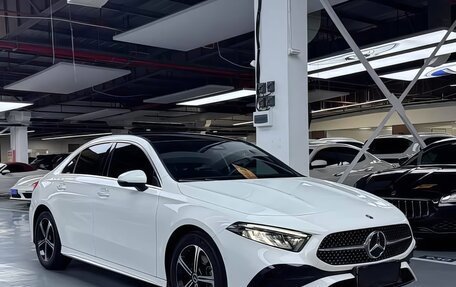 Mercedes-Benz A-Класс, 2023 год, 1 990 000 рублей, 3 фотография