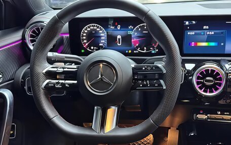 Mercedes-Benz A-Класс, 2023 год, 1 990 000 рублей, 10 фотография