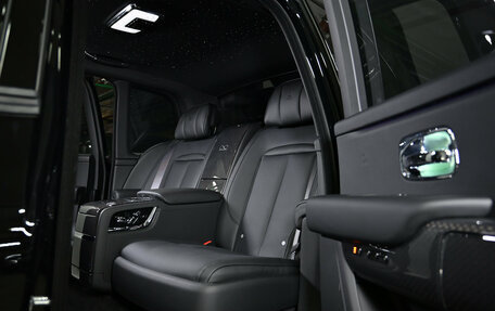 Rolls-Royce Cullinan, 2025 год, 63 000 000 рублей, 11 фотография