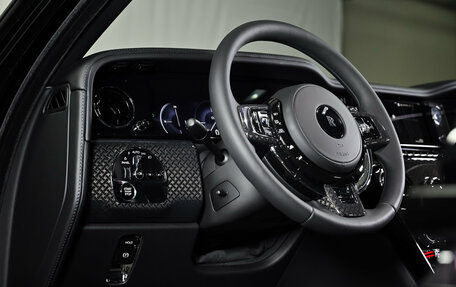 Rolls-Royce Cullinan, 2025 год, 63 000 000 рублей, 27 фотография