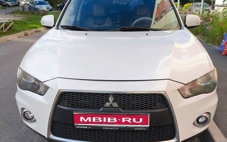 Mitsubishi Outlander III рестайлинг 3, 2011 год, 1 050 000 рублей, 1 фотография