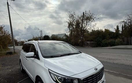 KIA Carnival III, 2019 год, 2 700 000 рублей, 18 фотография